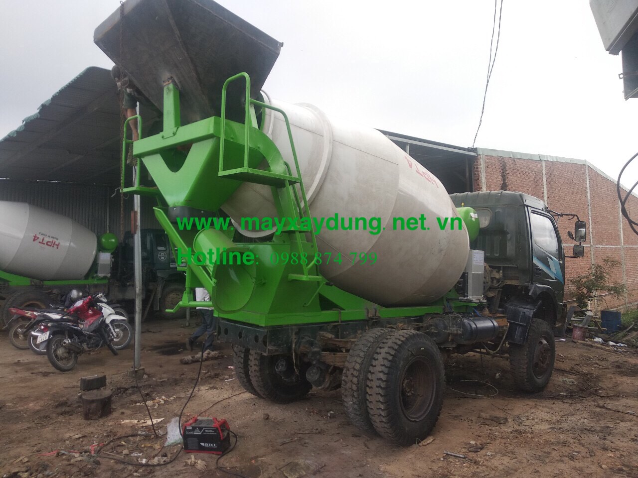 xe trộn bê tông 4 khối